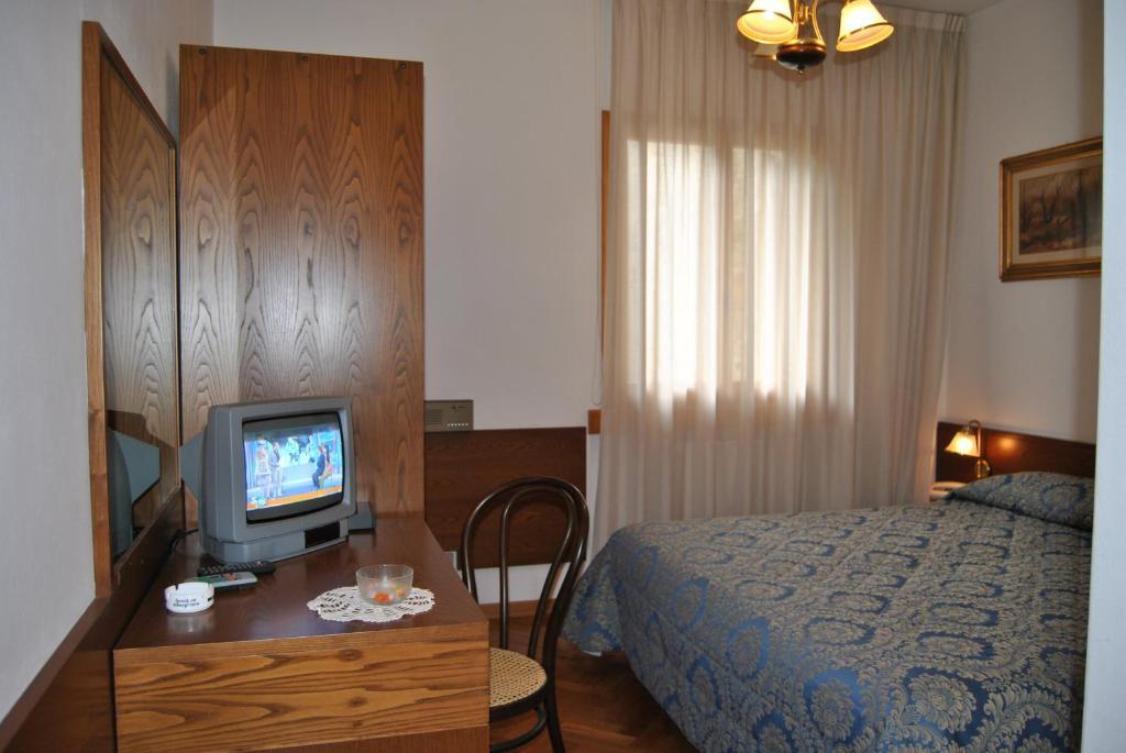 Hotel Archimede Reggello Quarto foto